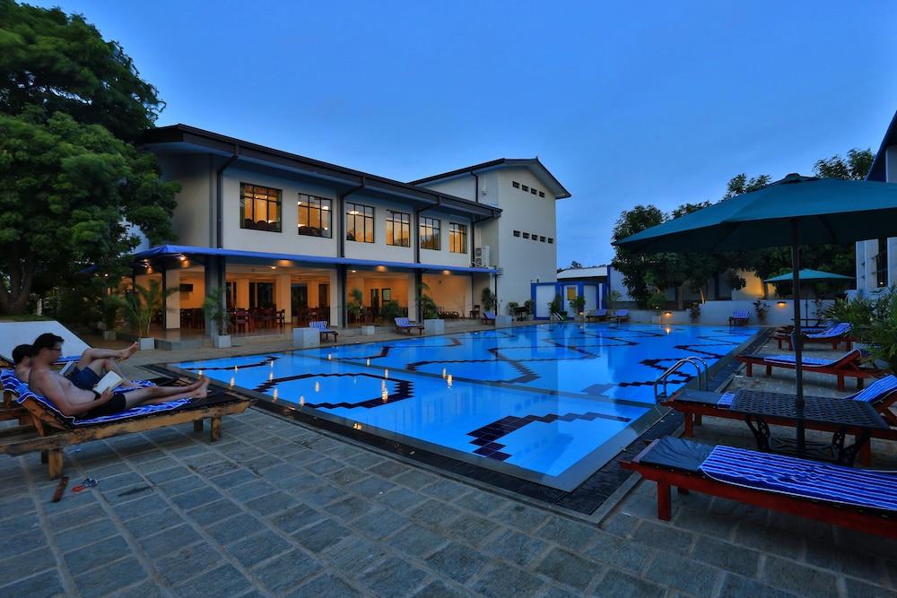 The Blue Wave Hotel Аругам-Бей Екстер'єр фото